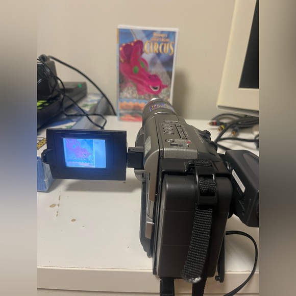 JVC GR-SXM245U Camcorder Camera No Tasted With Charger And Bag , cover takes off - Picture 15 of 16